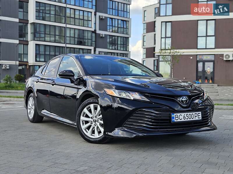 Toyota Camry (2019)