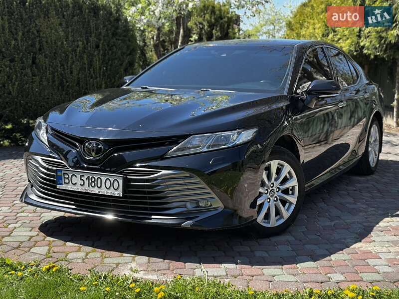 Toyota Camry (2019)