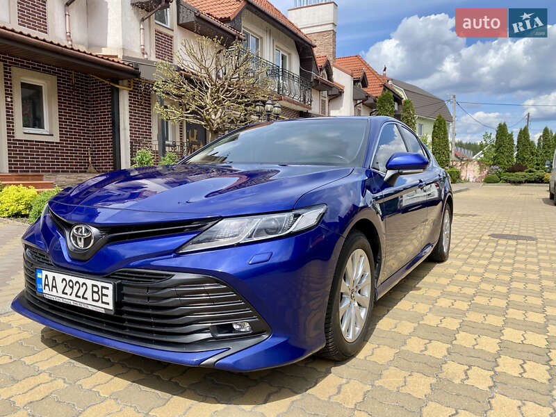 Toyota Camry (2019)