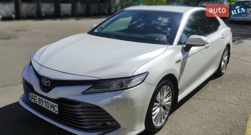 Toyota Camry (2019)