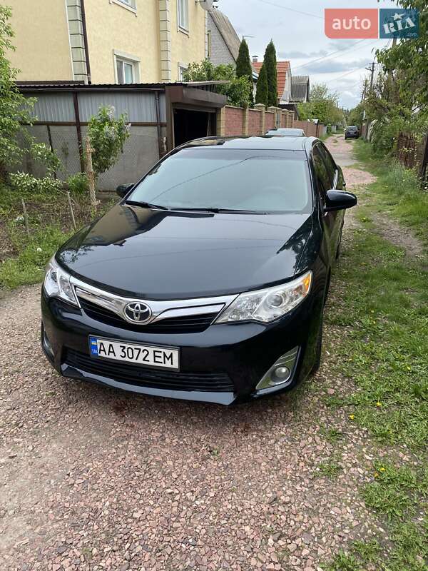 Toyota Camry (2012)