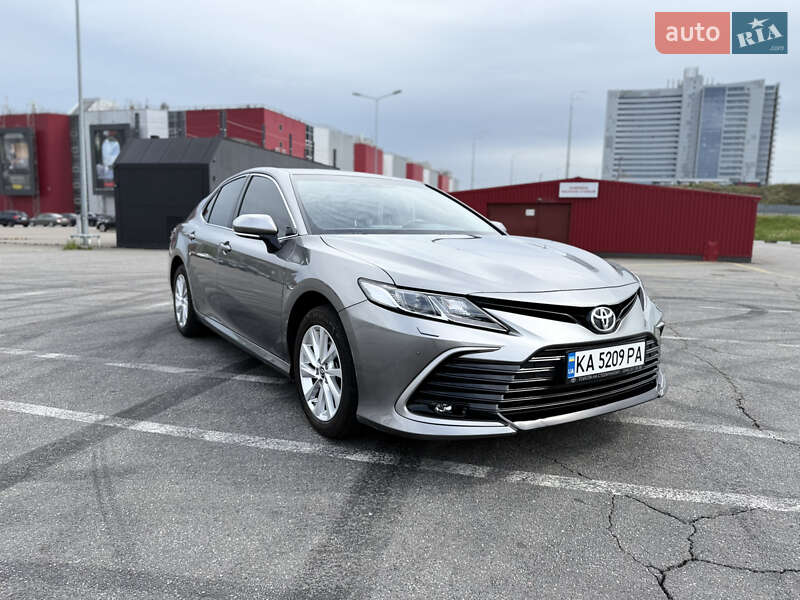 Toyota Camry (2021)