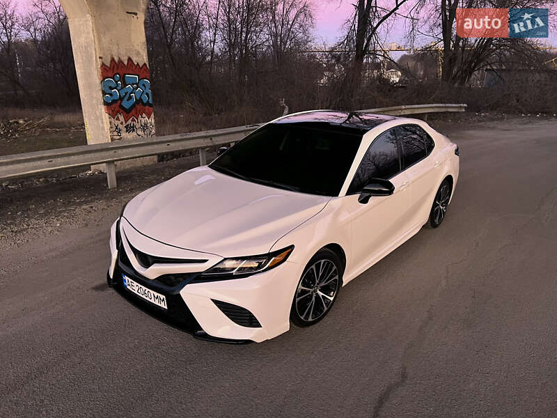 Toyota Camry (2017)