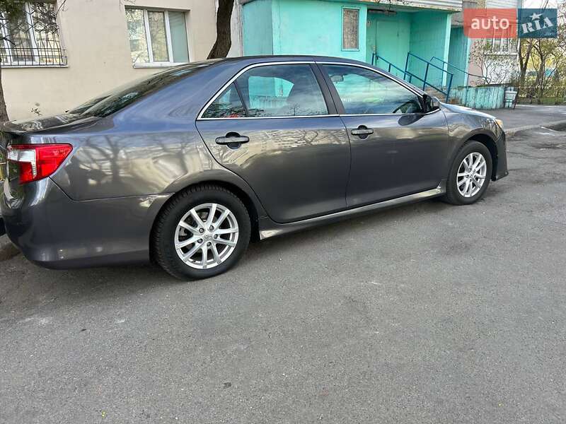 Toyota Camry (2014)