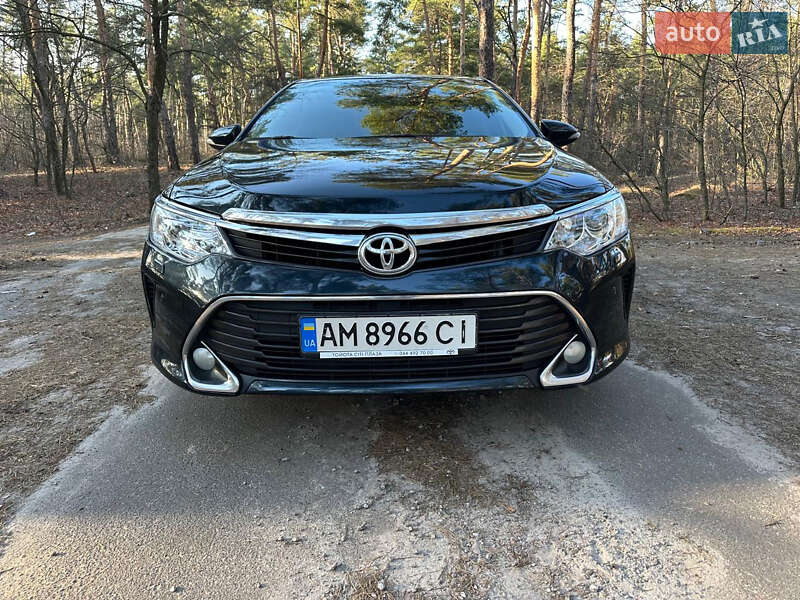 Toyota Camry (2016)