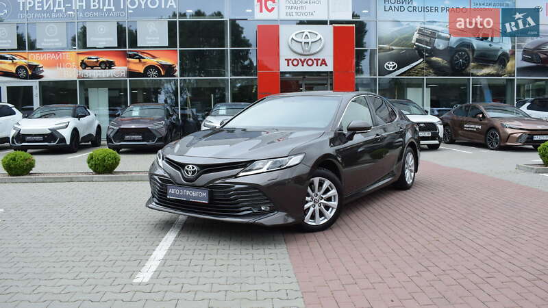 Toyota Camry (2020)