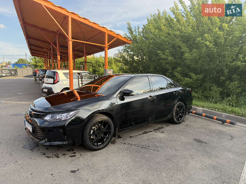 Toyota Camry (2015)