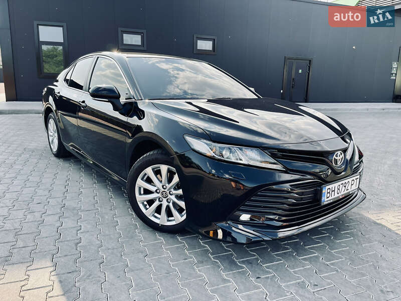 Toyota Camry (2020)