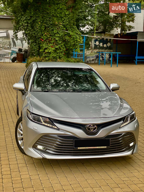 Toyota Camry (2019)