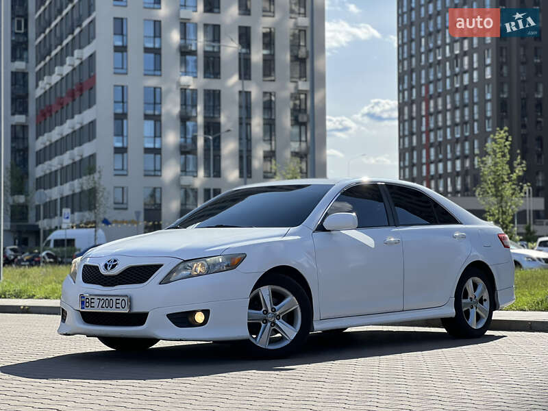 Toyota Camry (2010)