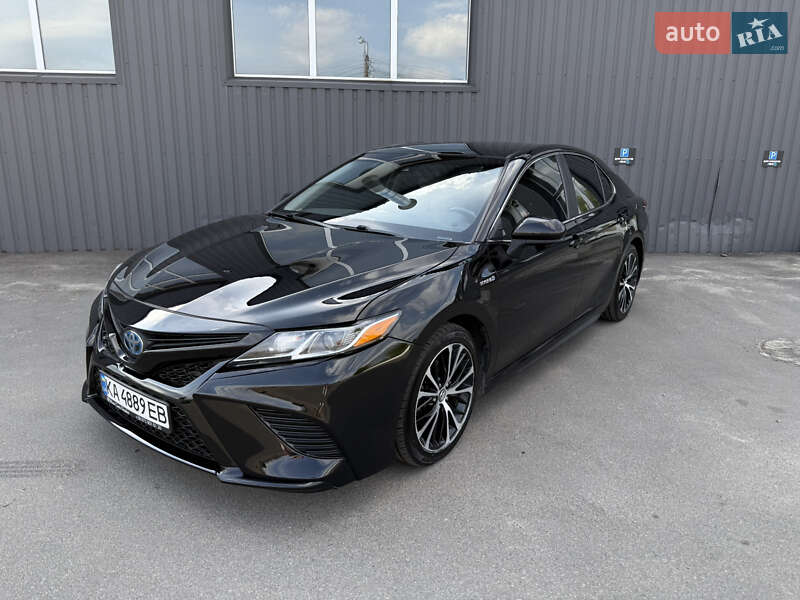 Toyota Camry (2019)