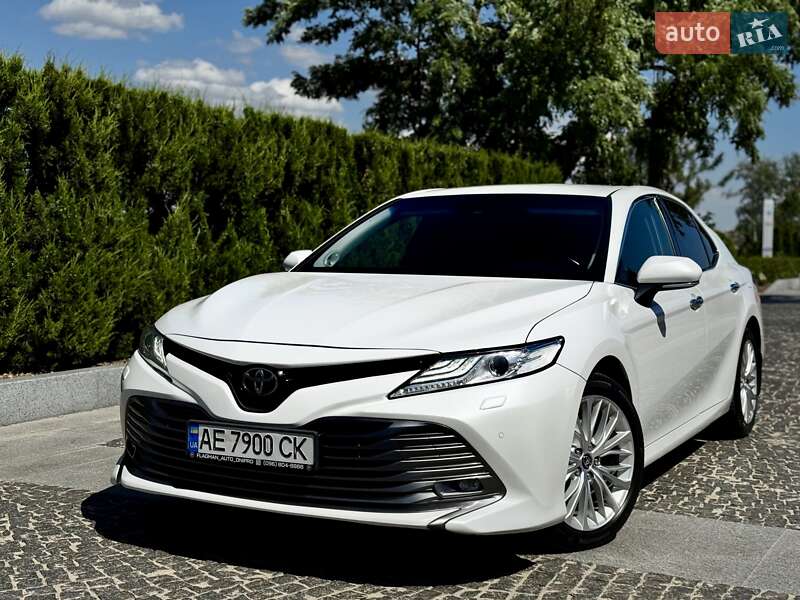 Toyota Camry (2017)