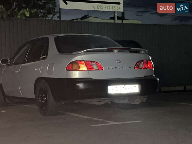 Toyota Corolla (2000)
