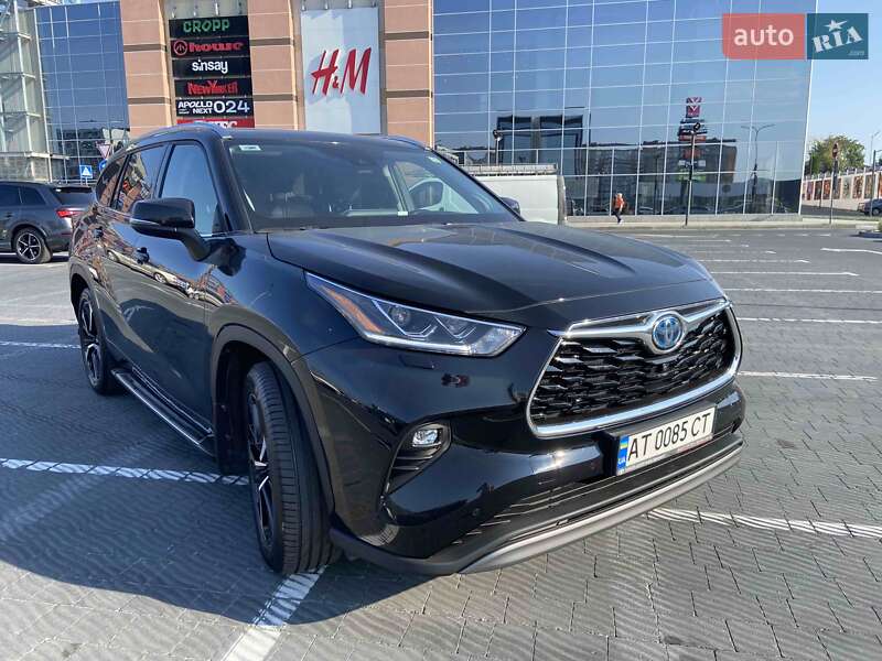 Toyota Highlander hybrid (2021)