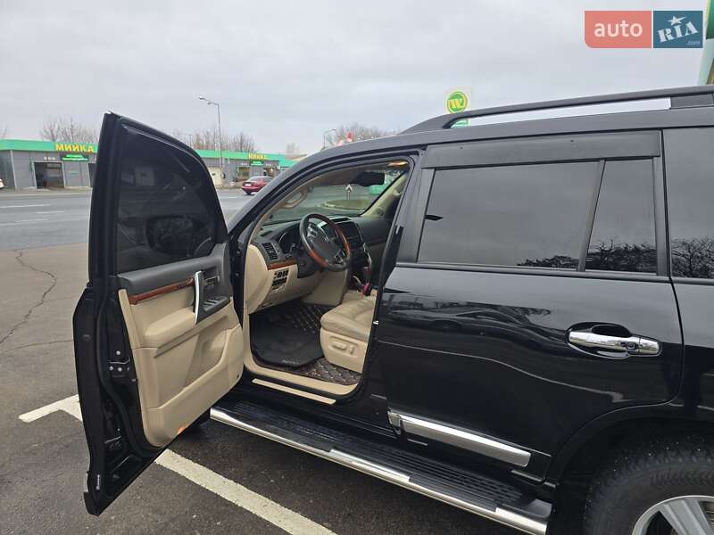 Toyota Land cruiser (2014)