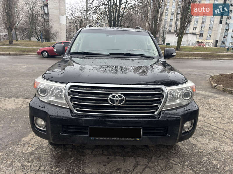 Toyota Land cruiser (2014)