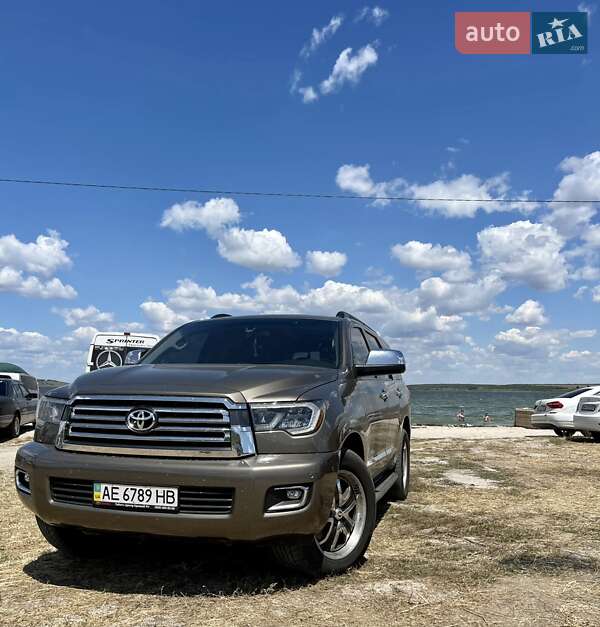 Toyota Sequoia (2017)