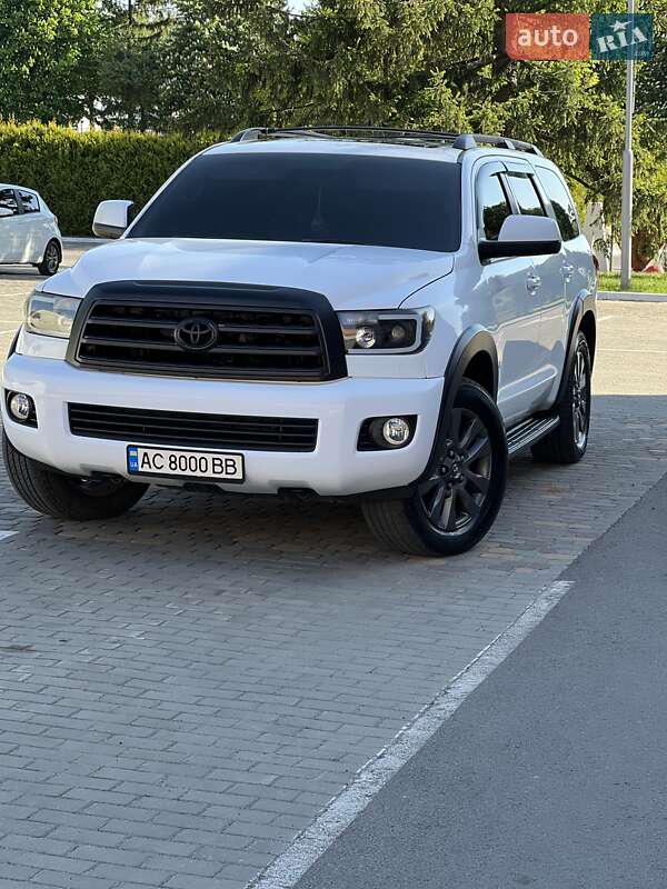 Toyota Sequoia (2013)
