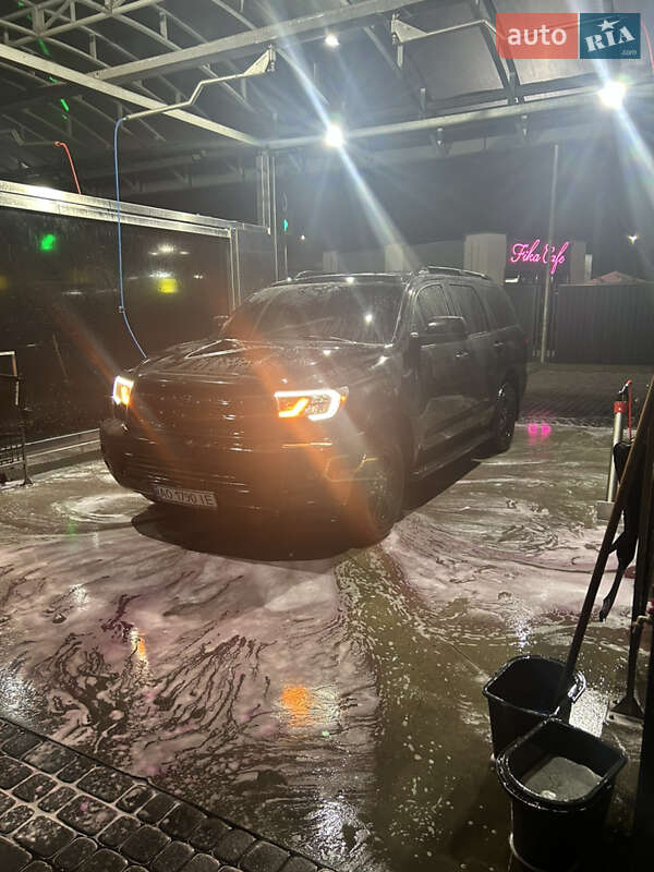 Toyota Sequoia (2017)