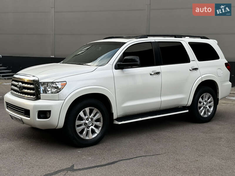 Toyota Sequoia (2012)
