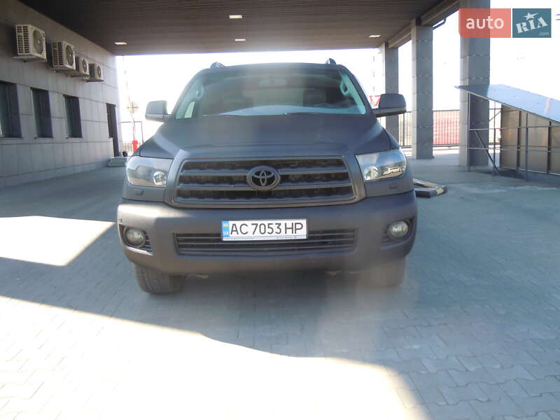 Toyota Sequoia (2008)