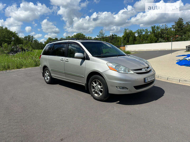 Toyota Sienna (2006)