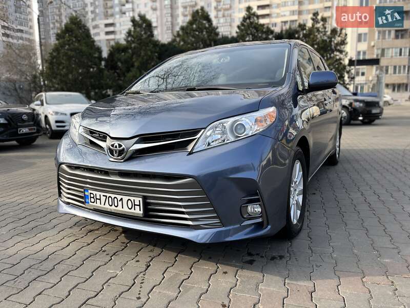 Toyota Sienna (2017)