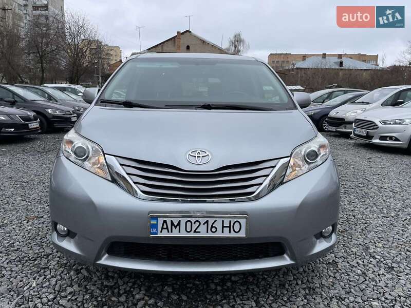 Toyota Sienna (2016)
