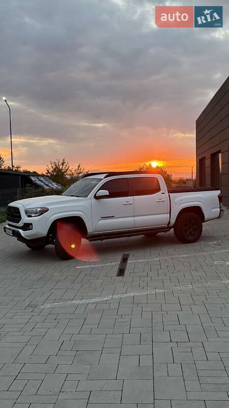 Toyota Tacoma (2017)
