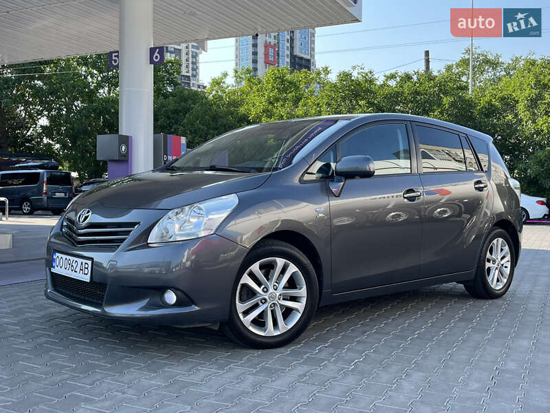 Toyota Verso (2012)