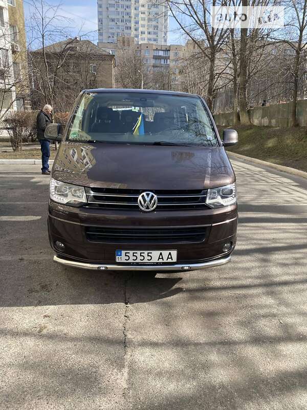 Volkswagen Caravelle (2012)