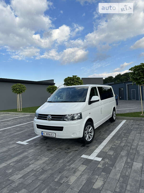 Volkswagen Caravelle (2011)