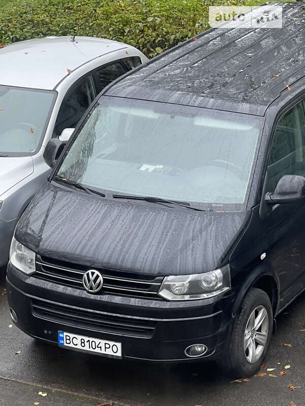 Volkswagen Caravelle (2012)