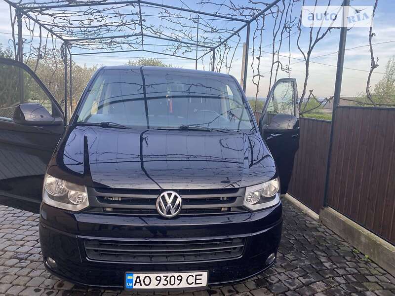 Volkswagen Caravelle (2010)