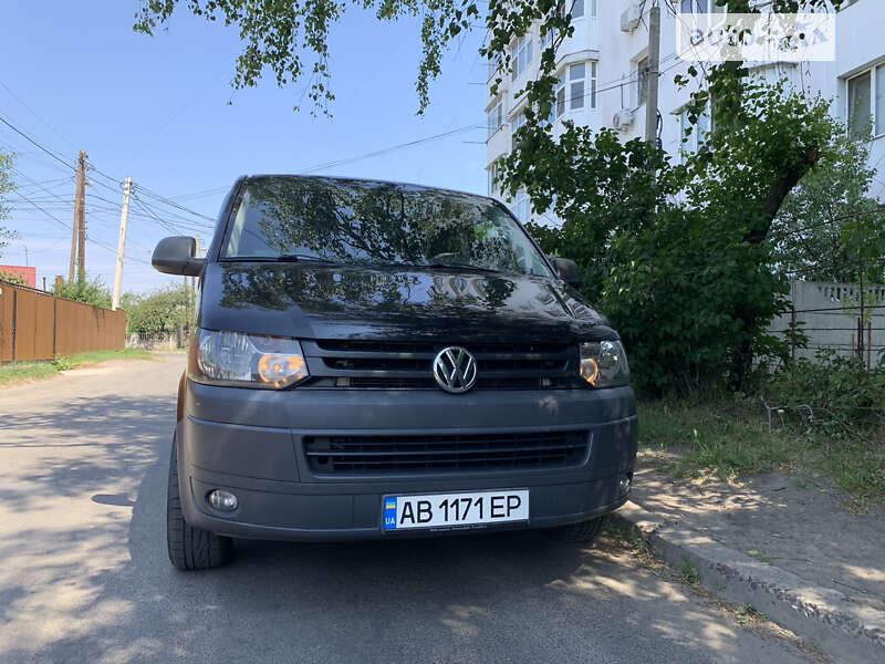 Volkswagen Caravelle (2012)