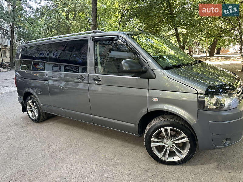 Volkswagen Caravelle (2011)