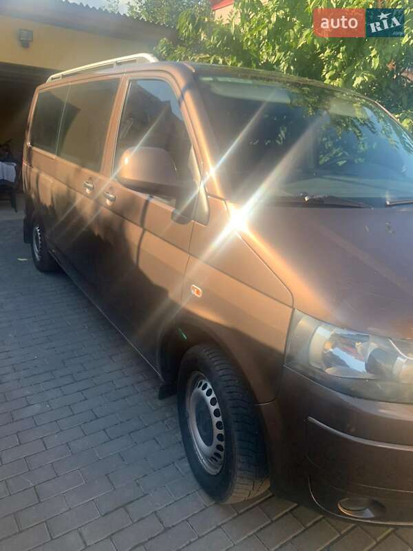 Volkswagen Caravelle (2010)