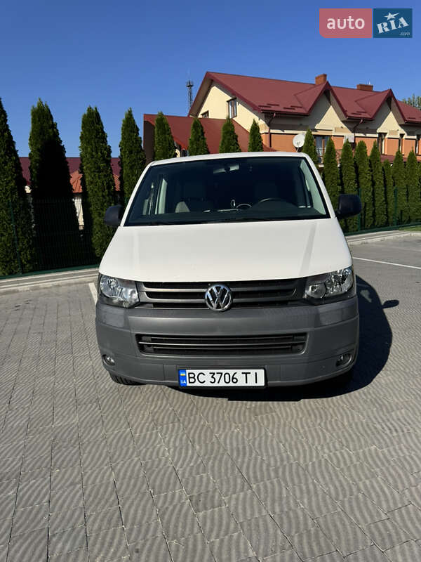 Volkswagen Caravelle (2013)