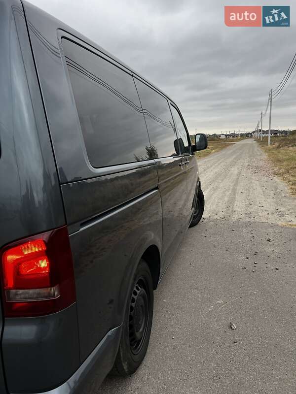 Volkswagen Caravelle (2008)