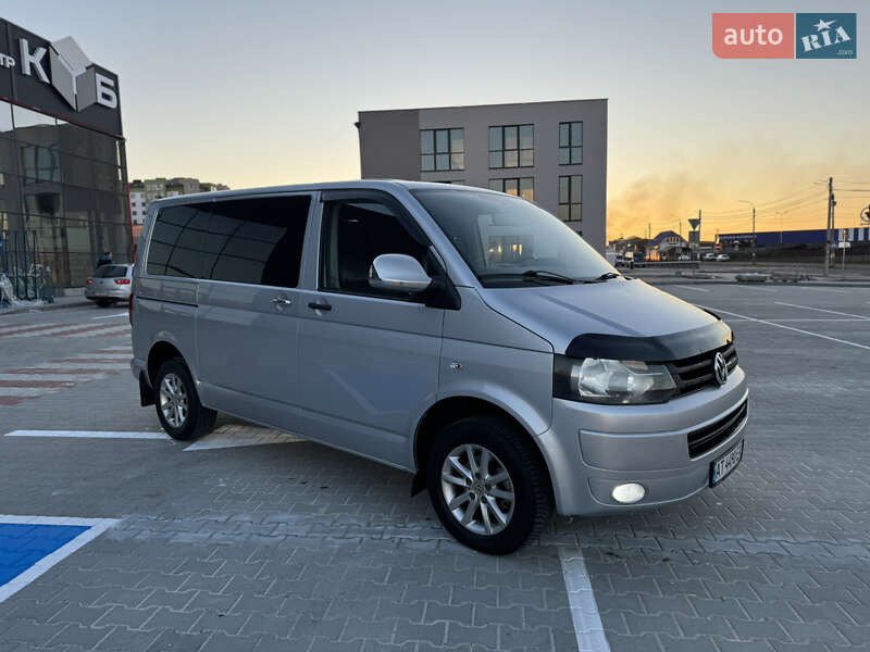Volkswagen Caravelle (2010)