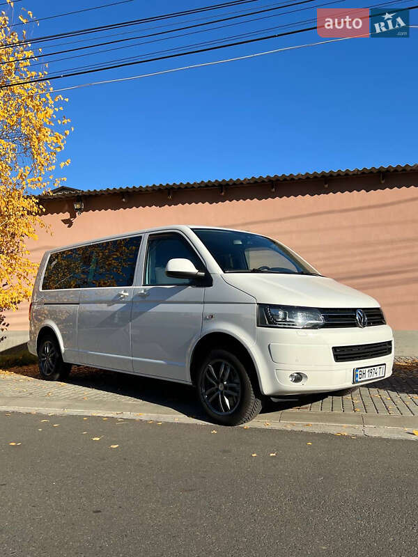 Volkswagen Caravelle (2013)