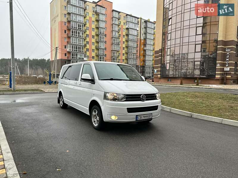 Volkswagen Caravelle (2010)