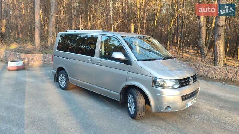 Volkswagen Caravelle (2012)