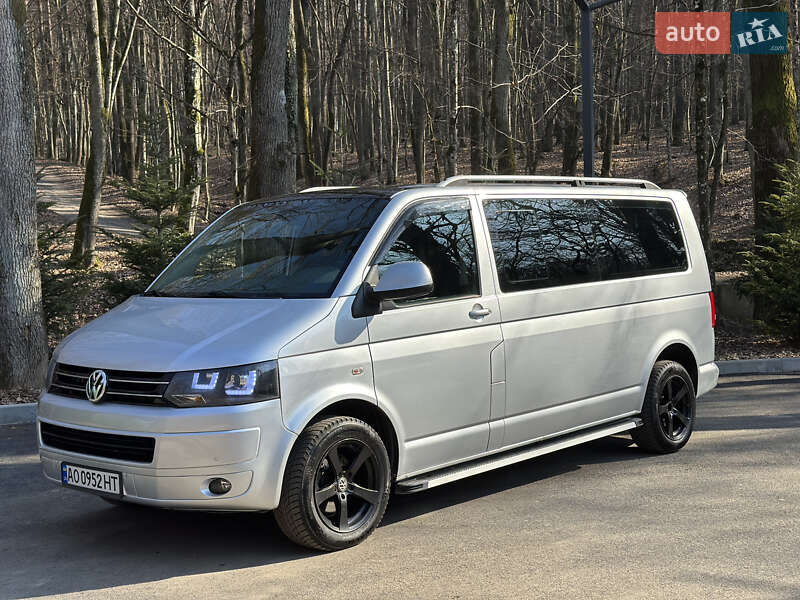 Volkswagen Caravelle (2012)