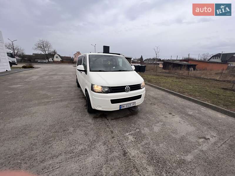 Volkswagen Caravelle (2010)
