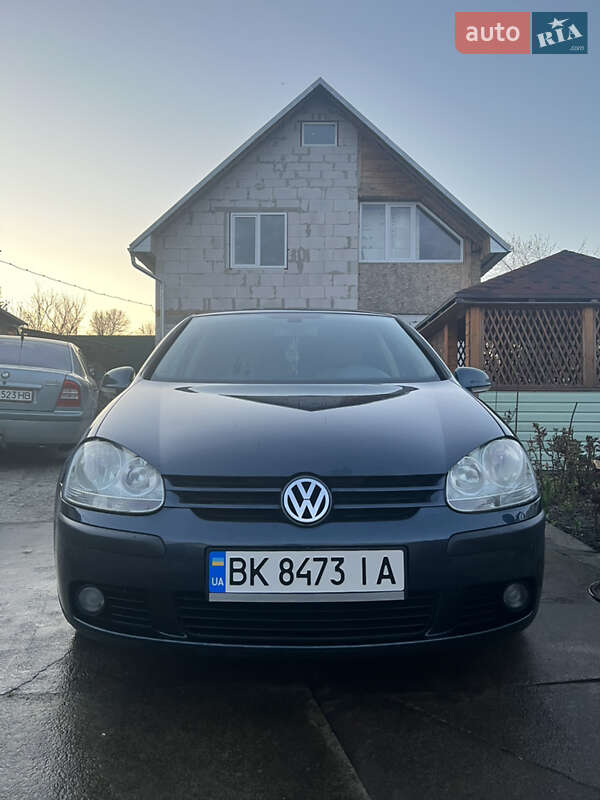 Volkswagen Golf (2004)