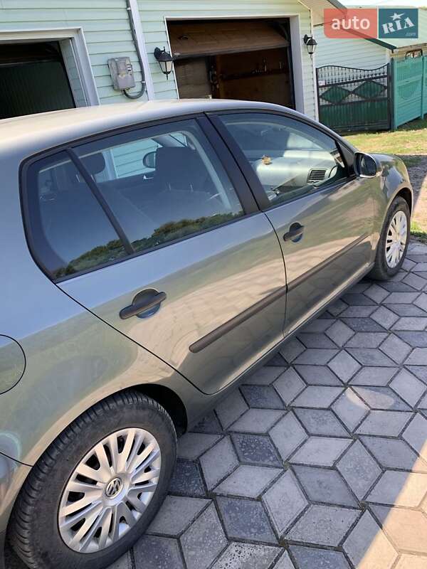 Volkswagen Golf (2003)