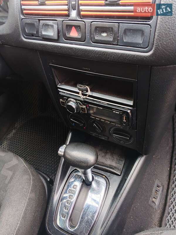 Volkswagen Golf (2000)