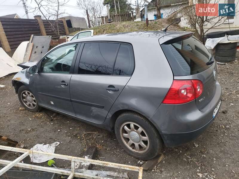 Volkswagen Golf (2005)