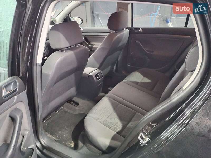 Volkswagen Golf (2005)